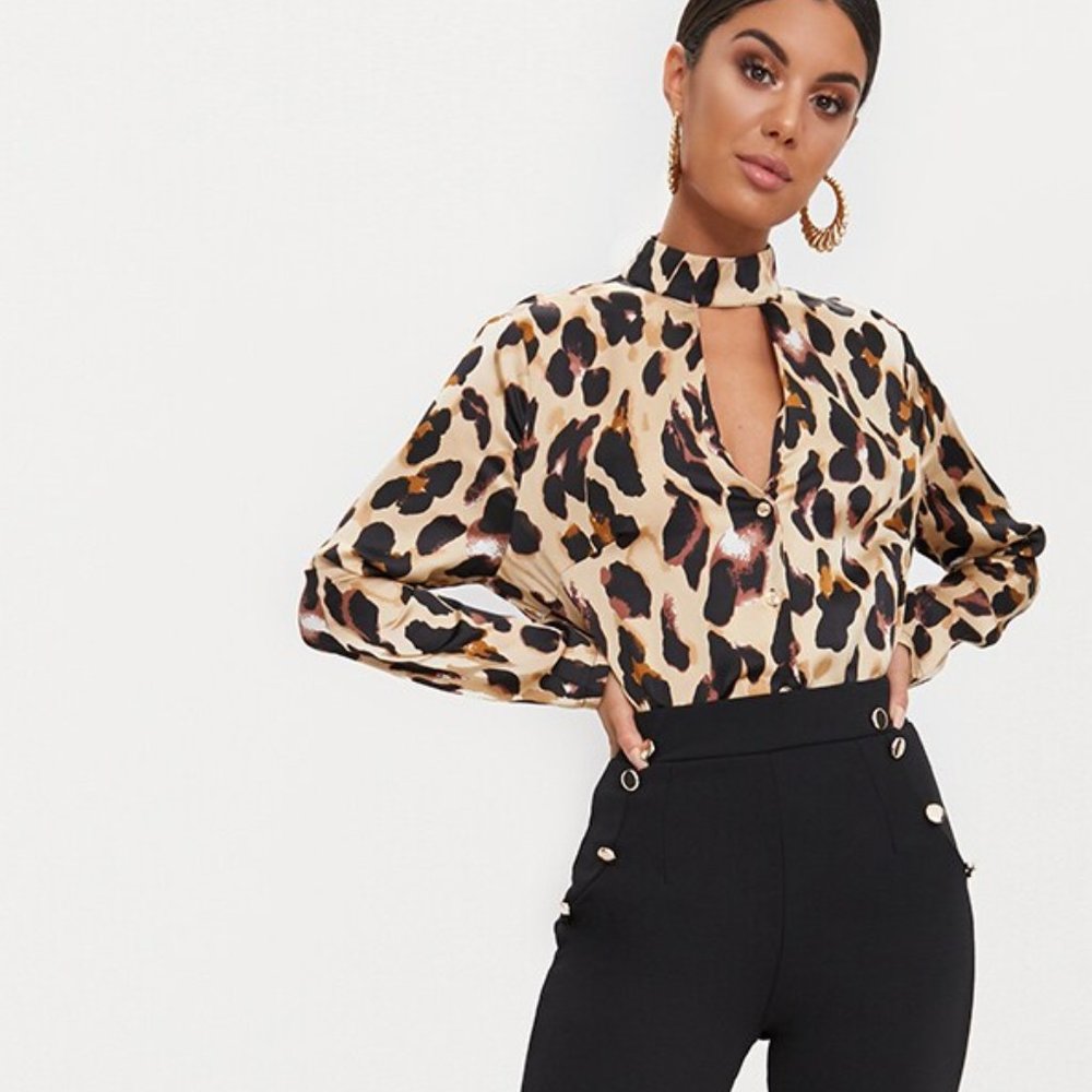 PrettyLittleThing Tan Silky Leopard Print Choker Detail Blouse - Picture 8 of 8